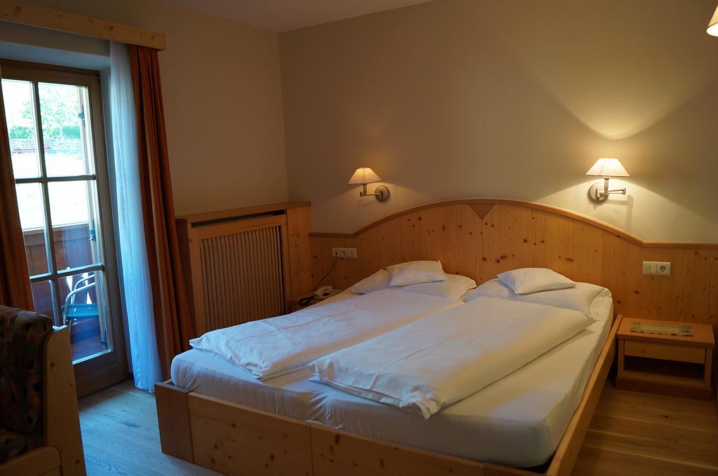 Hotel Laurin ตีเรส ภายนอก รูปภาพ